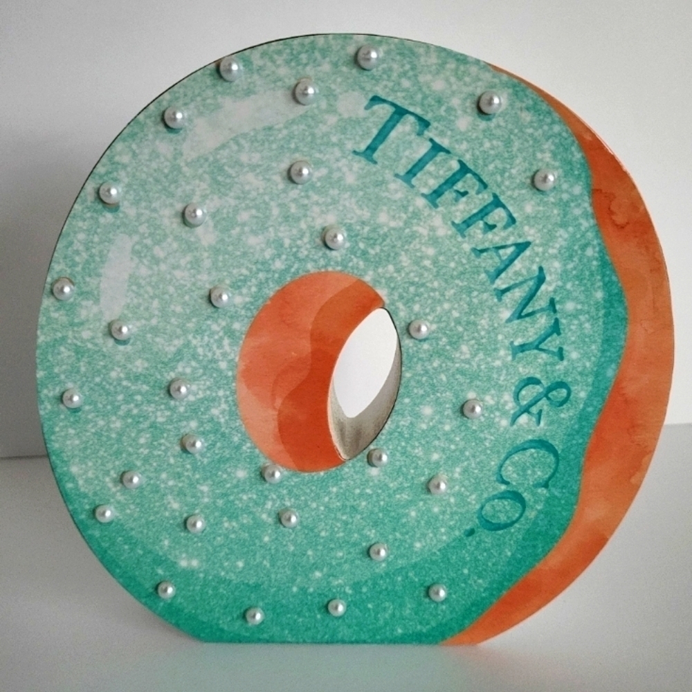 Tiffany & Co. Doughnut art with pearls BRAND NEW